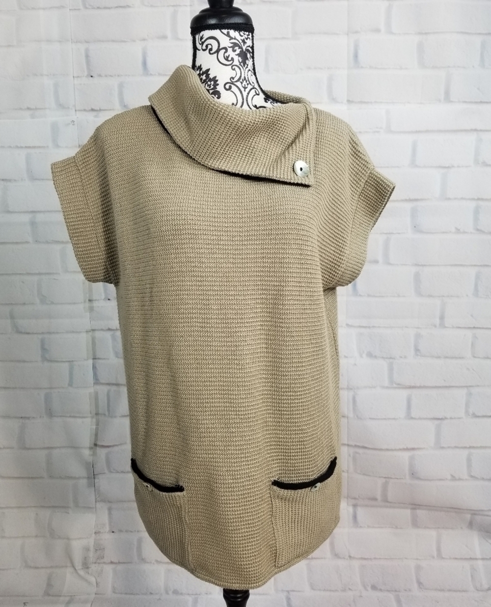 Margaret Winters sz m short sleeve knit sweater